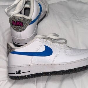 Nike Air bright White, Royal Blue & pink shoes 7Y * 8.5 women’s